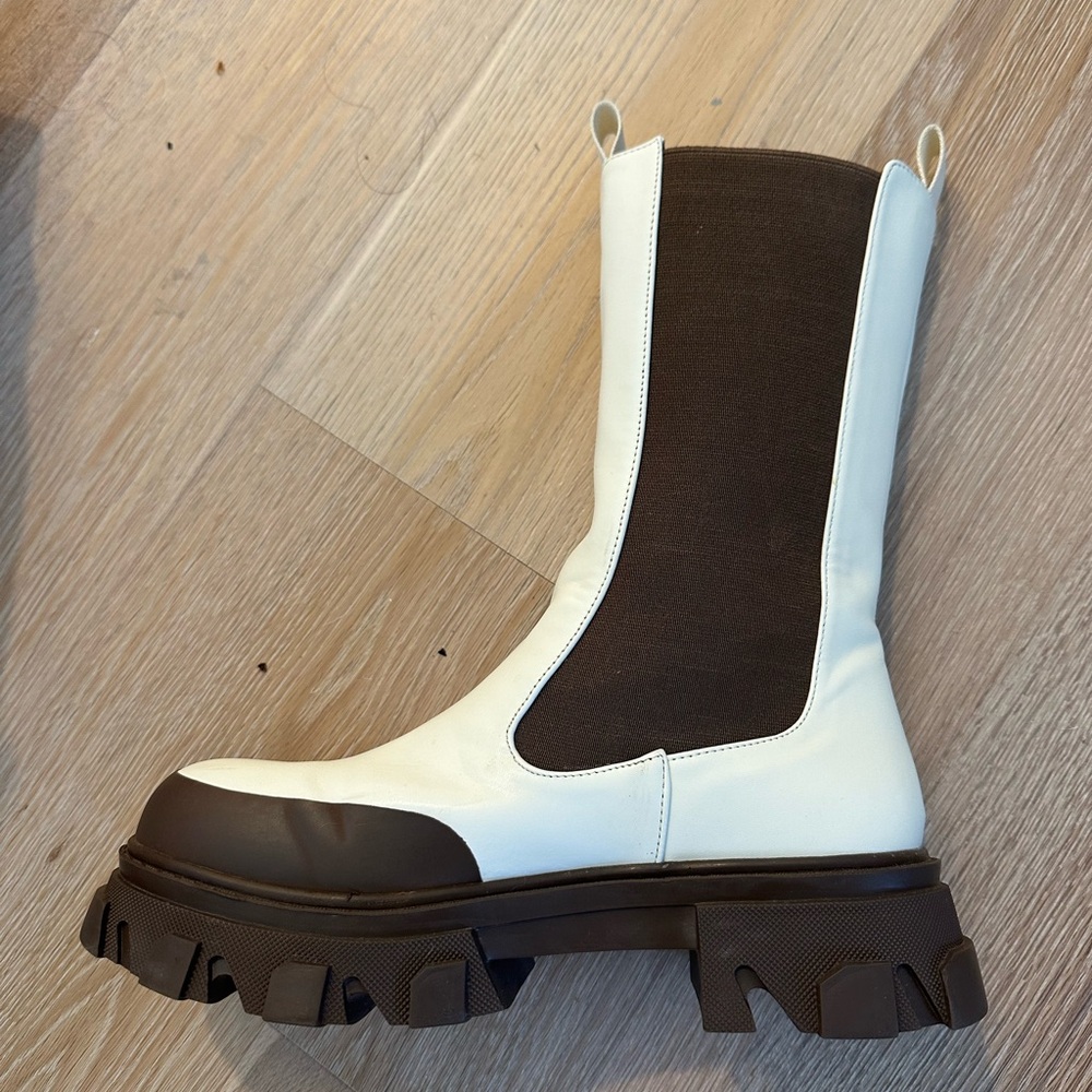 Stylish Two-Tone Chunky Boots